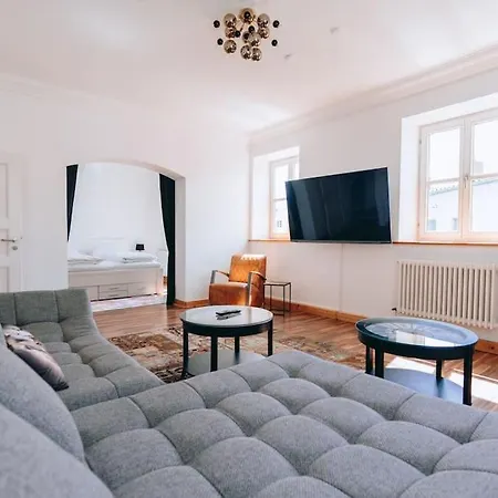Grosse 4-zimmer-wohnung In Der Ingolstaedter City. Апартаменты *