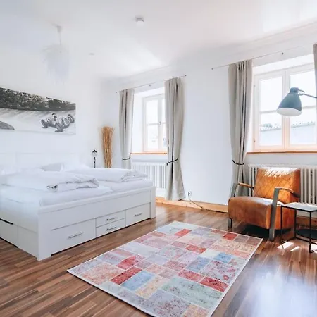 Grosse 4-zimmer-wohnung In Der Ingolstaedter City. Апартаменты
