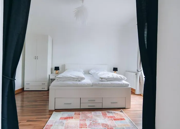 Апартаменты Grosse 4-zimmer-wohnung In Der Ingolstaedter City. *