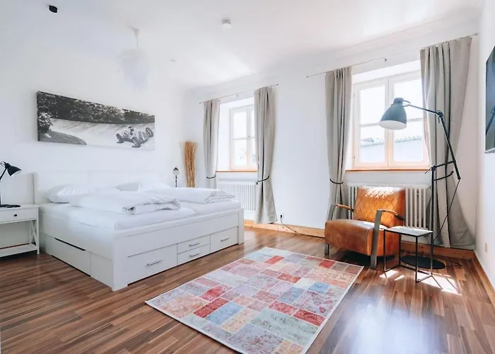Grosse 4-zimmer-wohnung In Der Ingolstaedter City. Апартаменты