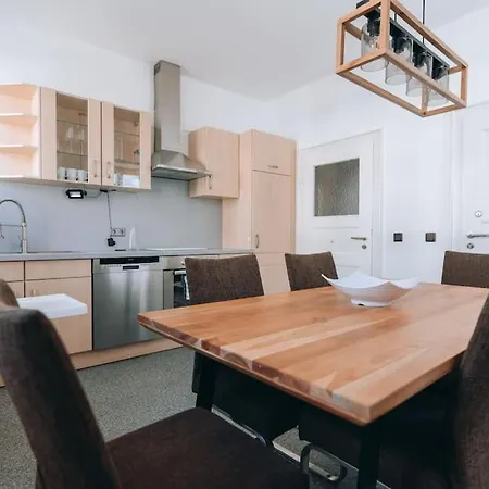 Grosse 4-zimmer-wohnung In Der Ingolstaedter City. Daire *