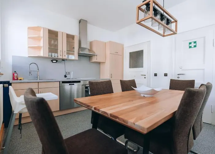 Grosse 4-zimmer-wohnung In Der Ingolstaedter City. דירה *